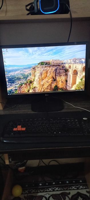 Igravoy kamputer stollari bilan