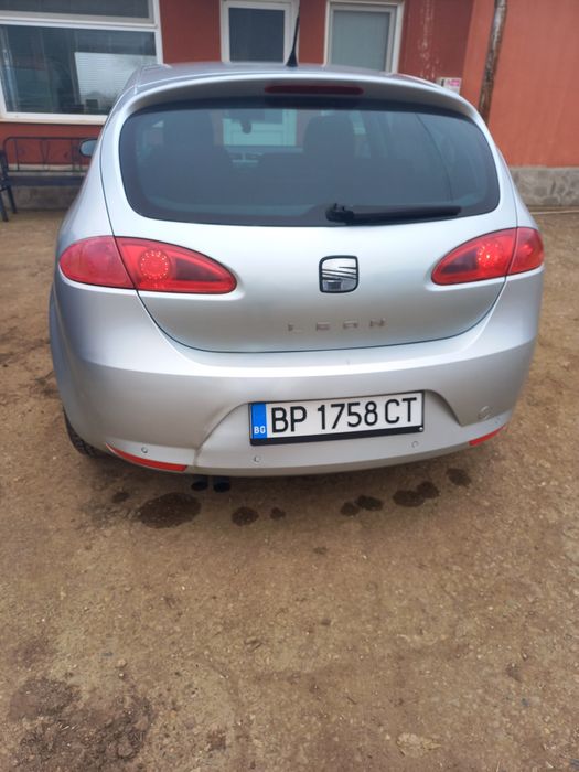 Продава се сеат леон