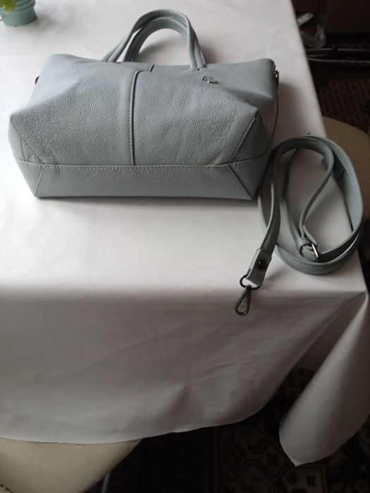 Стилна дамска чанта от естествена кожа