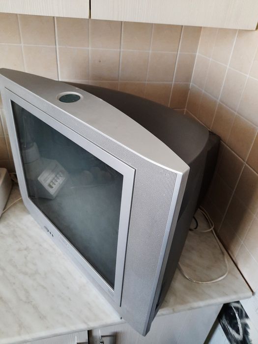 Телевизор FHILIPS