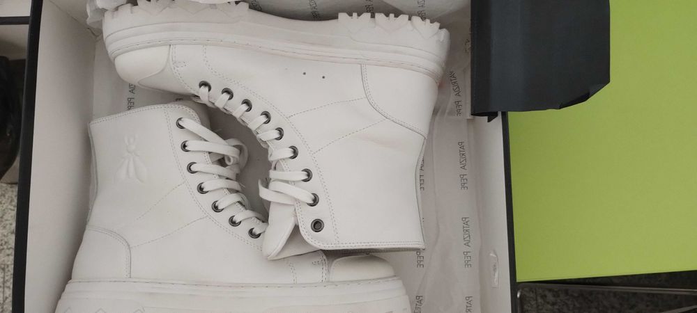 Vând ghete Patrizia Pepe, sunt NOI, mărimea 40, piele naturala albă