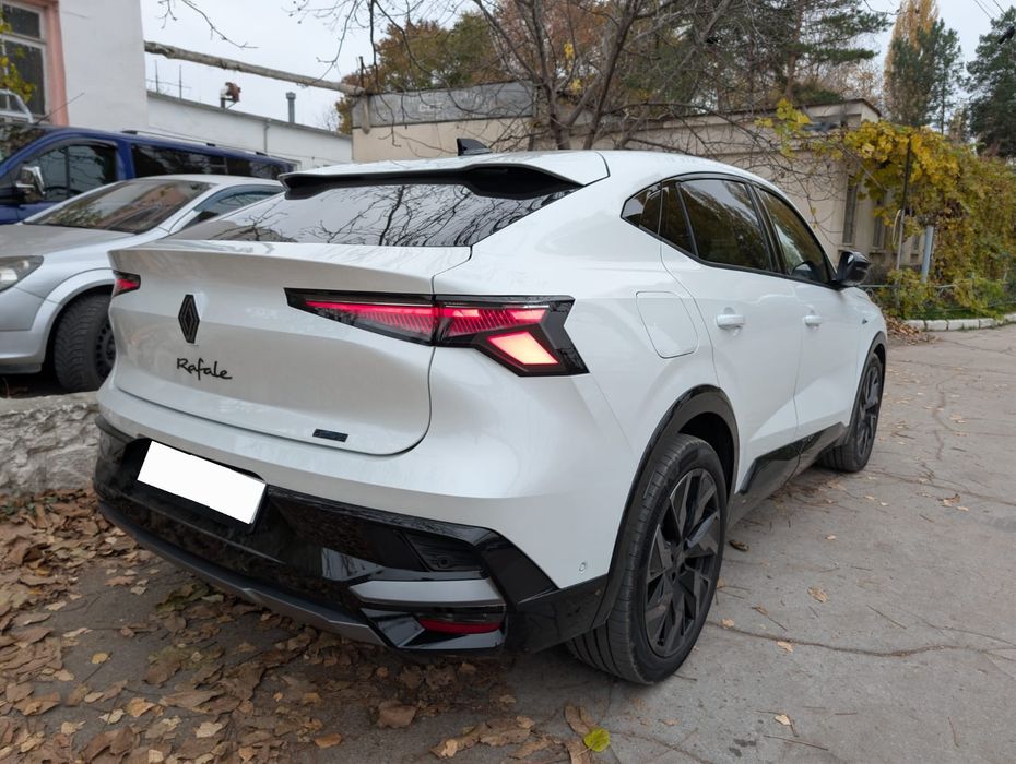 Renault Rafale 1.2 hibrid 210hp 2025 9000km