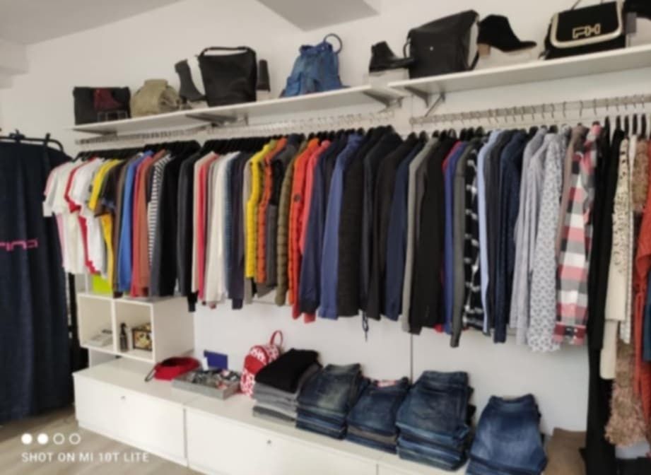 Ликвидация на оборудване магазин за дрехи в гр. Ямбол