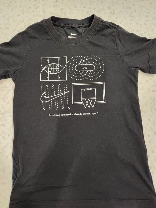 Тениски Nike S (128-137см.)