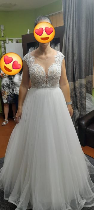 Rochie mireasa cu voal si cerc