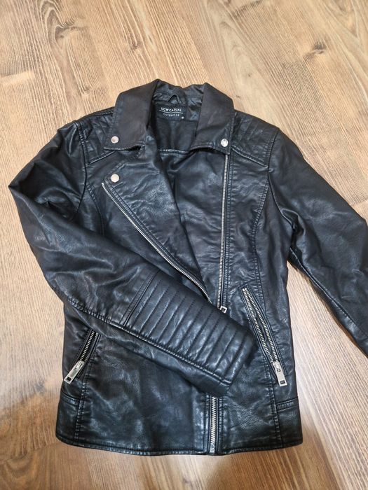 Geaca neagra LCW din piele ecologica