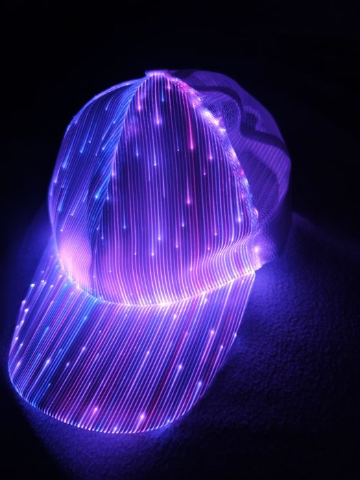 Светеща шапка с Led осветление USB
