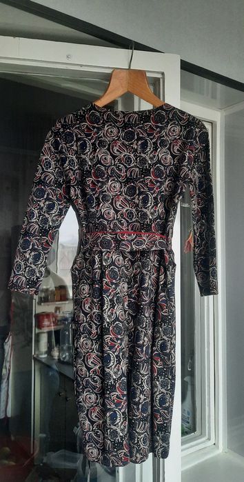 Стрейчевое платье с принтом