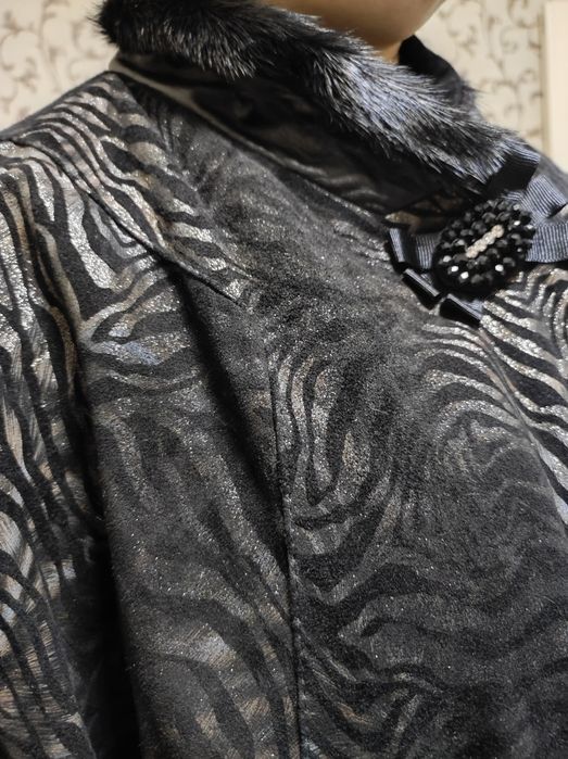 Полу плащь накидка .Фасон летучий мыш  .Новый .кожа замш импорт