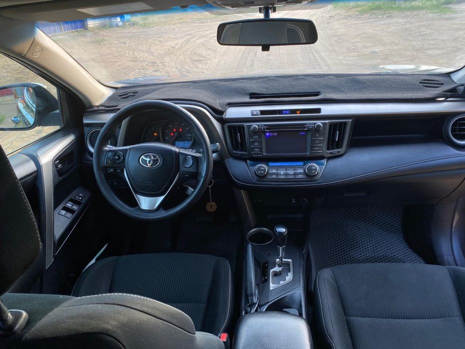 Продам машину RAV4