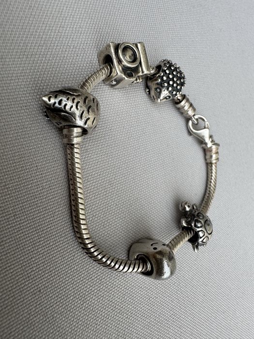 Bratara cu charmuri Pandora