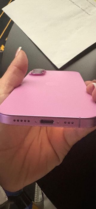 Iphone 16 roz de 128 GB impecabil