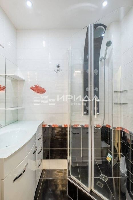 Тристаен апартамент до НДК!