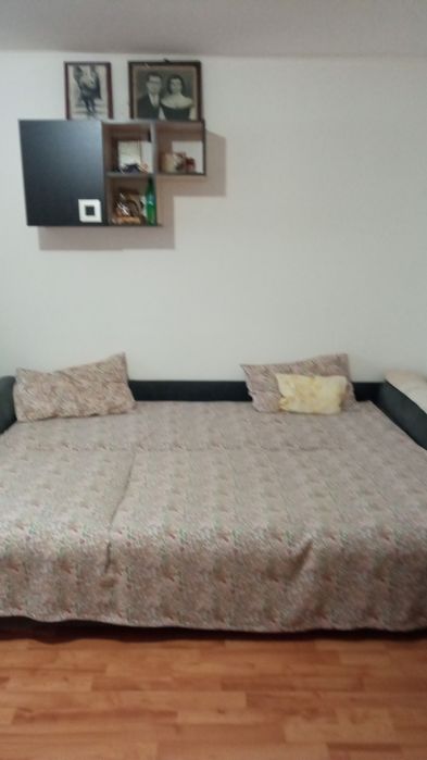 Închiriez 2 camere baie bucătărie hol mobilat