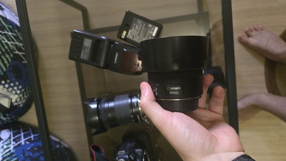 Canon EOS 80D + obiective Canon 18-135mm și 50mm + blitz Yongnuo
