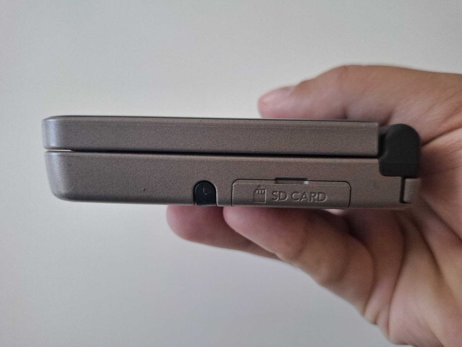 Nintendo DSi XL - качени много игри
