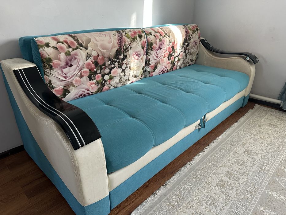 Диван в хорошем состояний