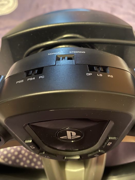 Vand volan playstation urgent nu il dau prin curier