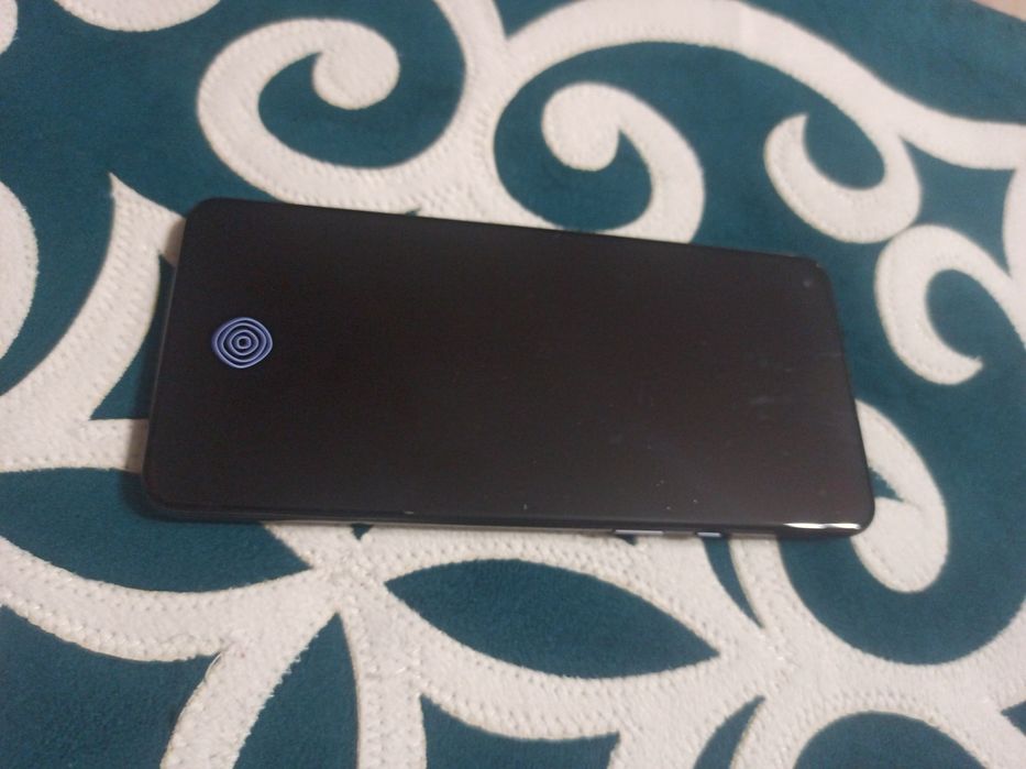 Продам Мощный Флагман One Plus 9 5G 12/128gb.