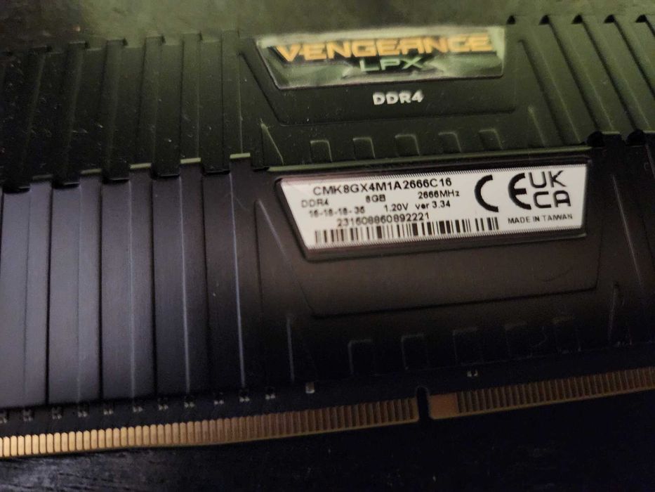 Памет Corsair Vengeance LPX DDR4 2666 16GB (2x8GB)