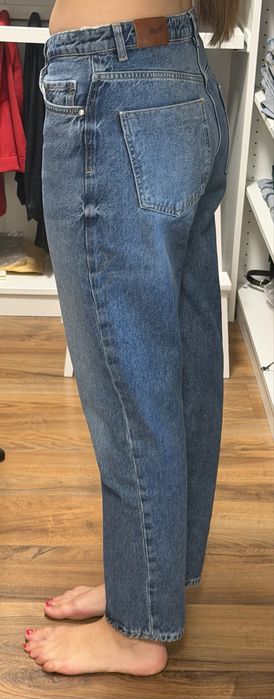 Свободен модел дънки Zara