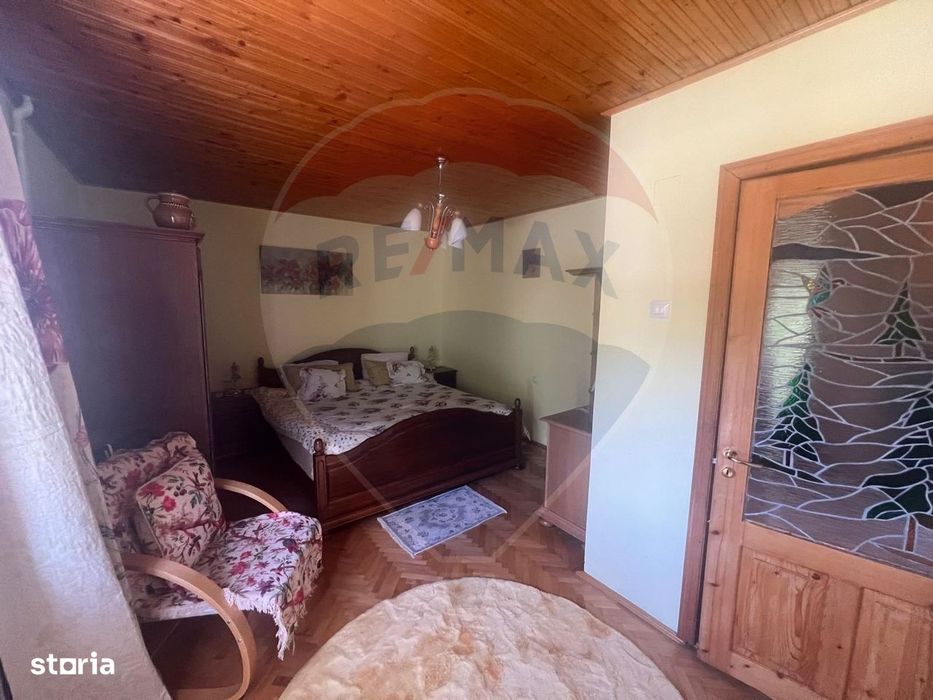 Casă / Vilă 10 camere Lepsa