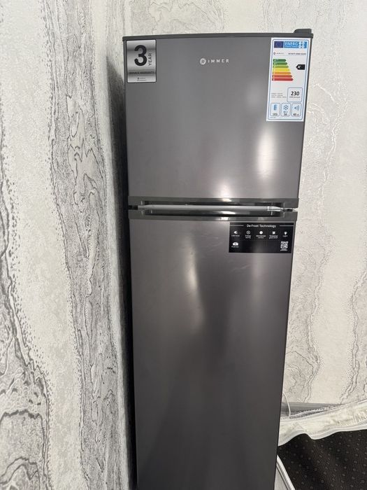 Холодильник практически новый