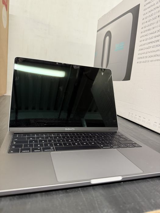 Macbook Pro 13 inch 2018 nefunctional