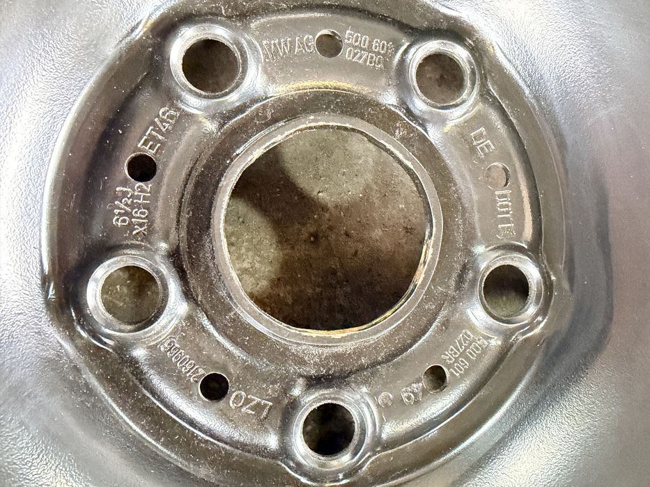 Vand set cauciucuri iarna Hankook 215/60 R16 (2025), genti noi 2025 + capace BONUS