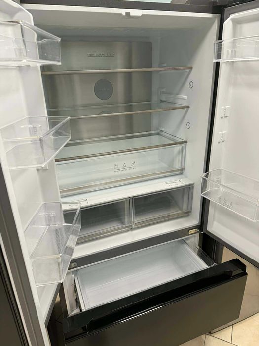 Хладилник с фризер Hanseatic HFD18983EBI транспортен дефект