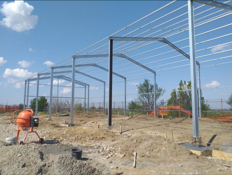 Vând structură metalică 12x25 din profile cu teava pe acoperis la pret