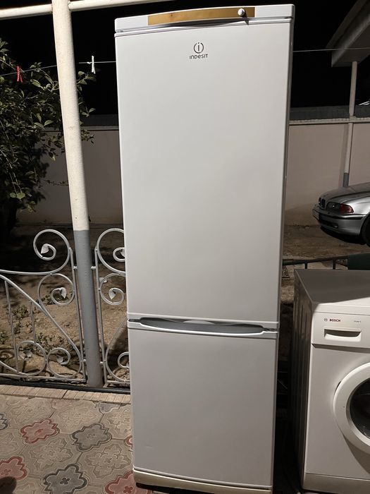 Холодильник б/у indesit