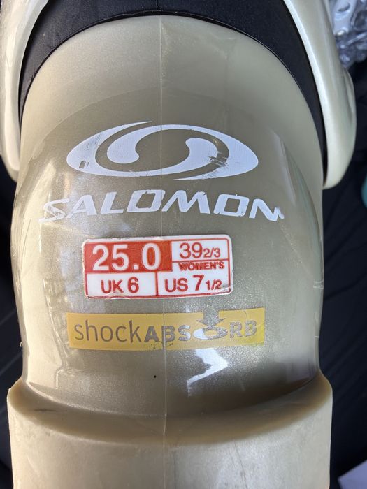 Женские горнолыжные ботинки Salomon