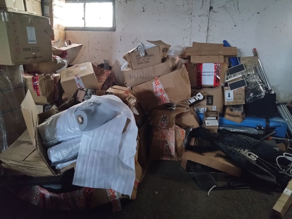 Accesorii magazin haine