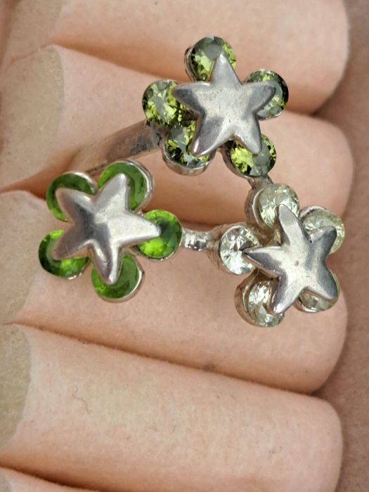 Inel de argint cu peridot