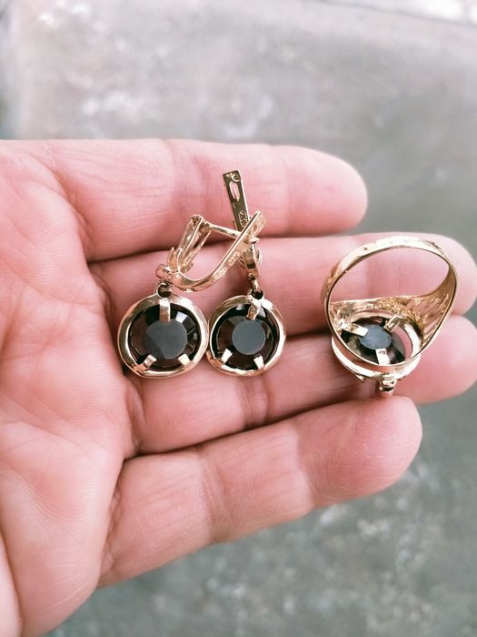 Бриллианты, Жёлтое золото