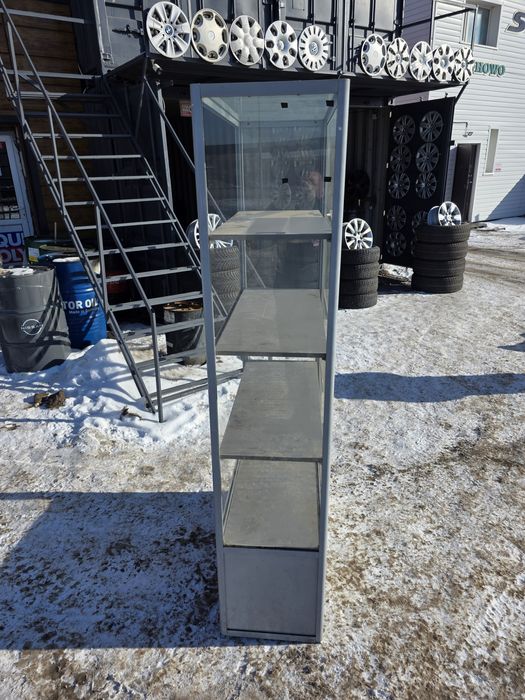 Стелаж стеклянный