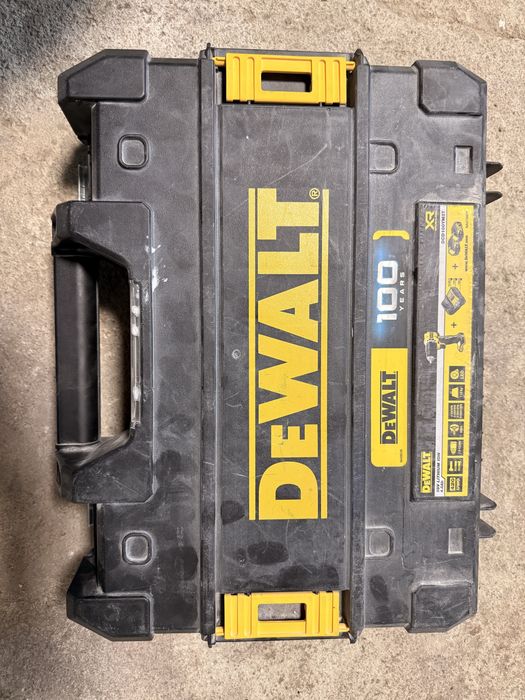 Винтоверт/бормашина Dewalt DCD100Y с куфар