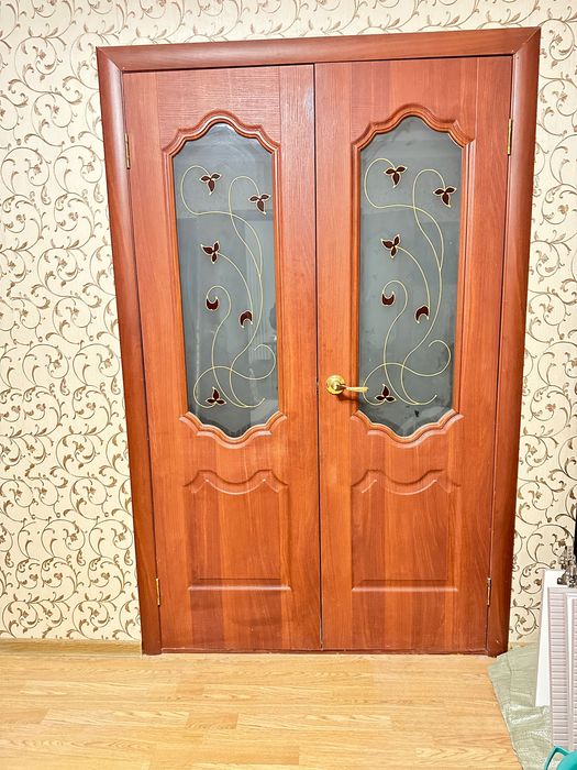 Двери межкомнатные б/у
