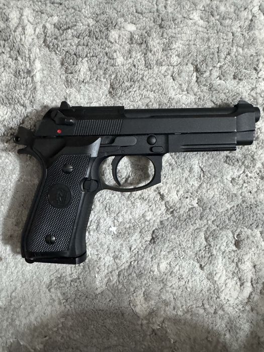 Airsoft KJ WORKS M9A1 bareta