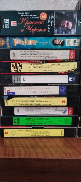 Диски DVD, видеокассеты