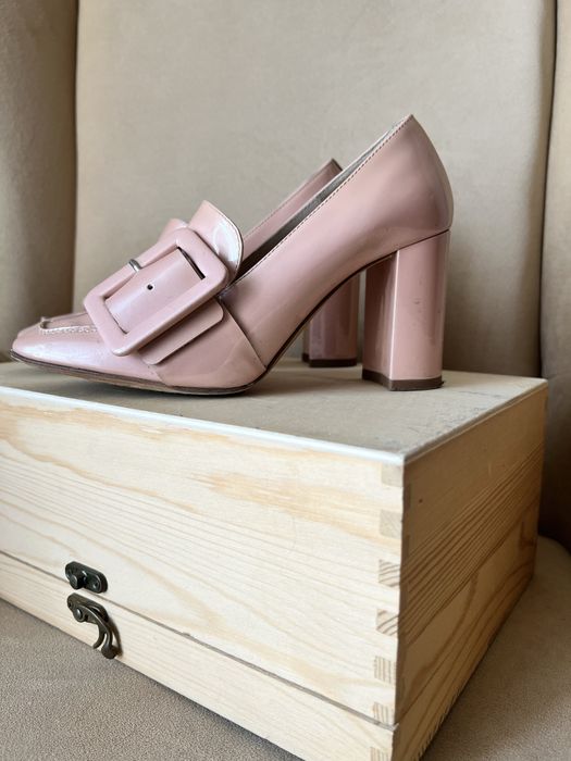 Продам женские ботинки