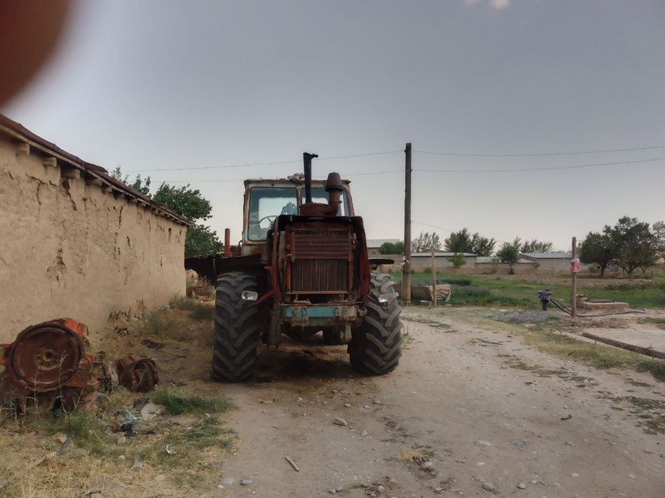 T150 Traktor sotiladi