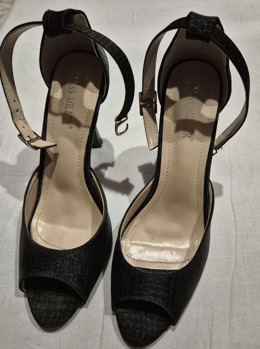 Босоножки женские