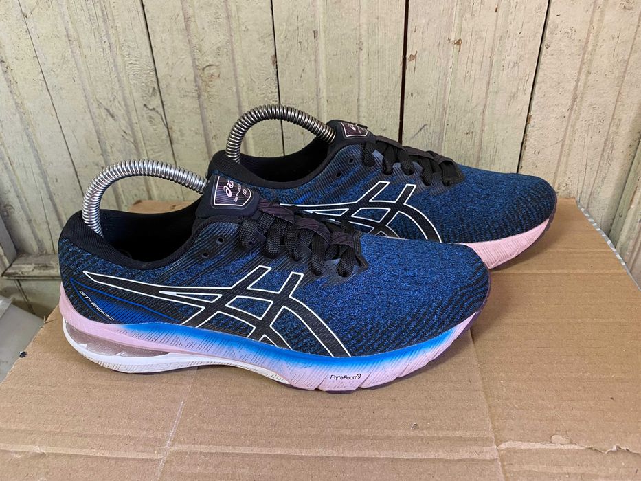''Asics GT-2000 10''оригинални маратонки  38.5 номер.
