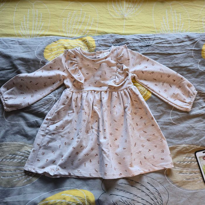 Детска рокля с дълъг ръкав