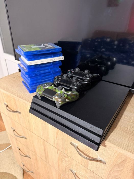 PS4 Pro 1TB + 3 controllere + 14 jocuri TOP