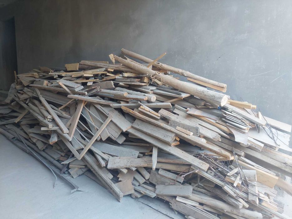 Тахталар сотилади.