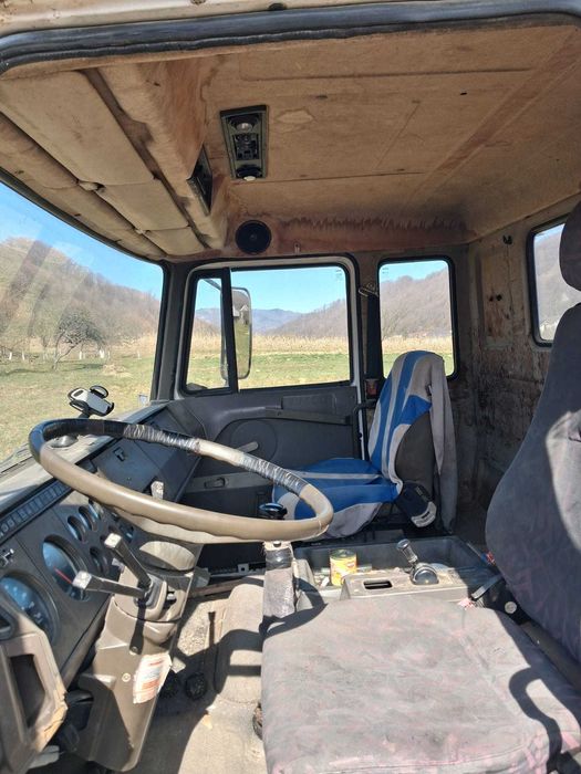 Vand/Dezmembrez camion Iveco basculabil cu macara negociabil