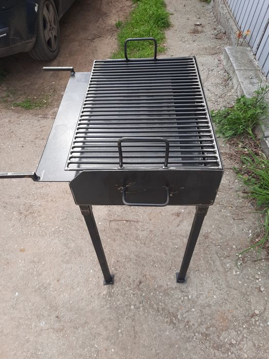 Gratar pentru fripturi la picnic sau gradina.